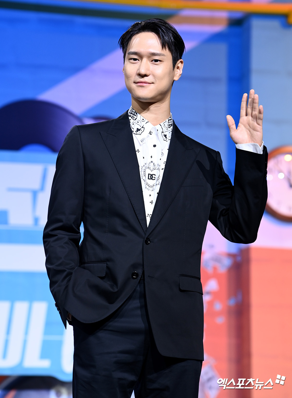 首尔大作战刘亚仁评价宋旻浩演技,刘亚仁首尔大作战有哪几套衣服