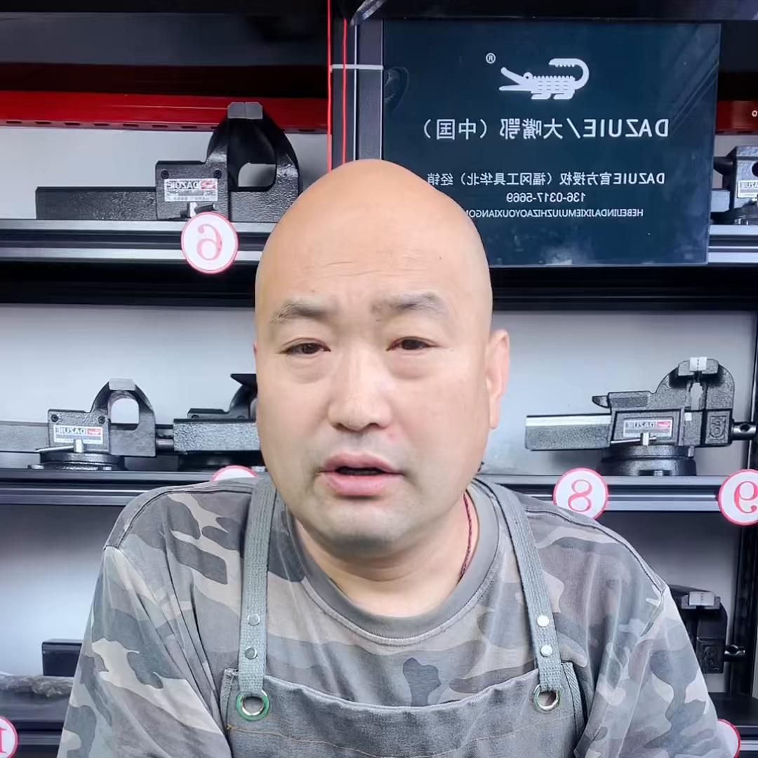 大型老虎钳台钳,大嘴鳄牛角台虎钳