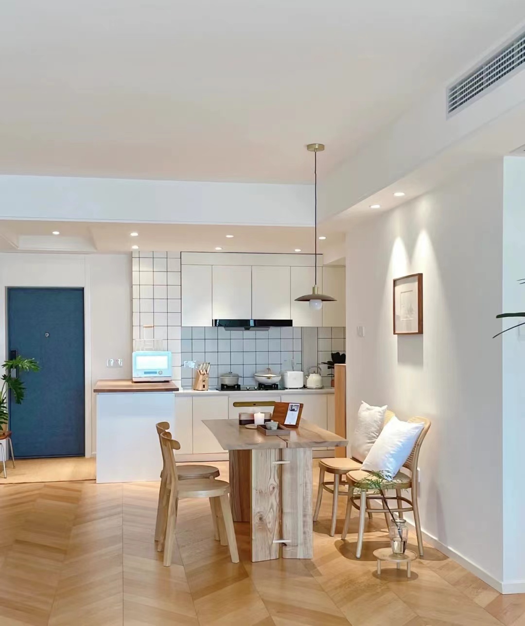 最简单的大白墙原木风,治愈系卧室二十一平原木风