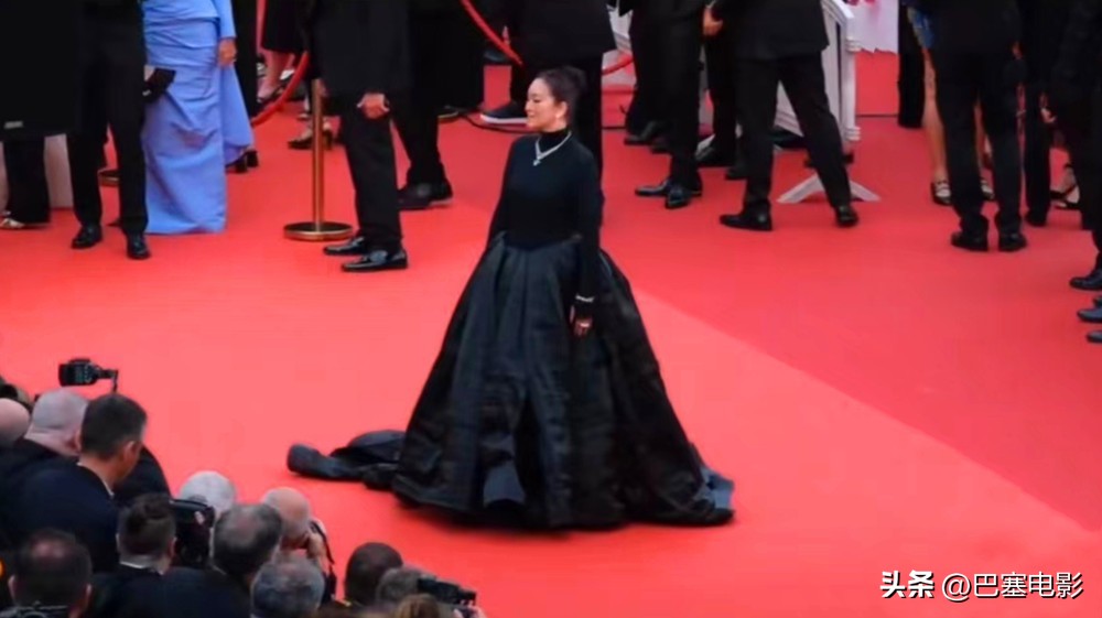 3万元就能走戛纳红毯，可对比巨星们的“顶级排面”，高下立判