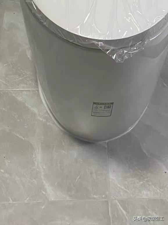 乳胶漆墙面用什么胶粘发泡板牢固,发泡胶填补墙洞做乳胶漆会开裂吗