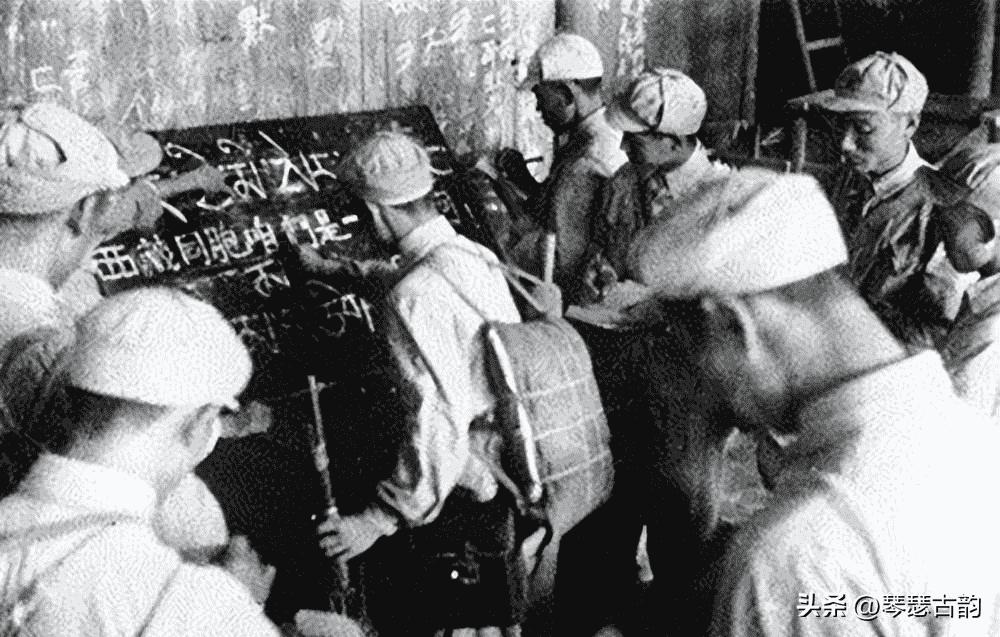 30张老照片:女子依洋人怀,*片鸦**烟枪手中持,白日梦中沉醉