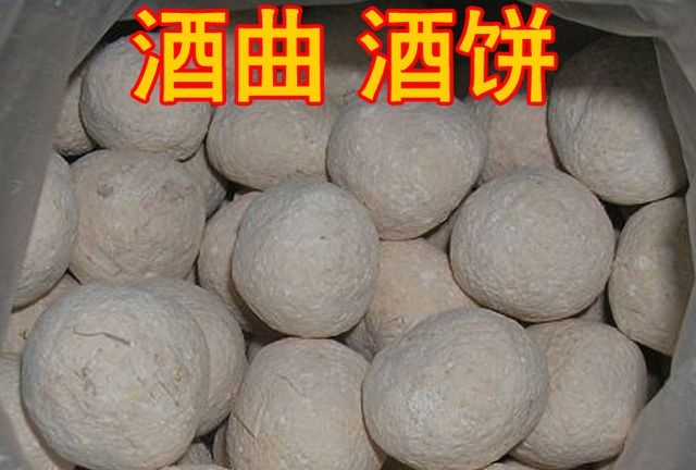 高粱酿酒一斤高粱能出多少酒水,100斤高粱能酿多少酒是怎么一回事