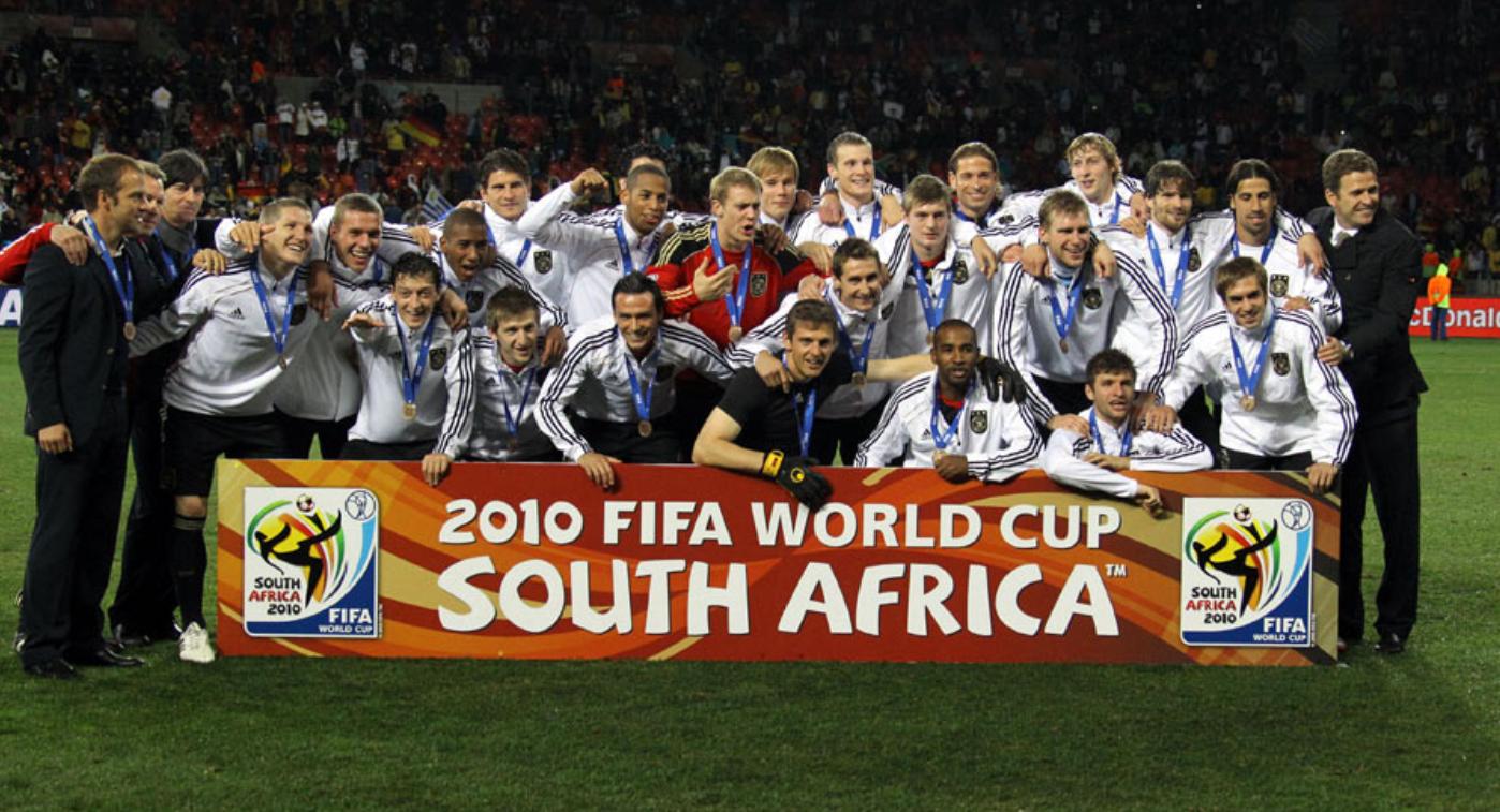 德国足球黄金十年后，为何会有明显衰退？