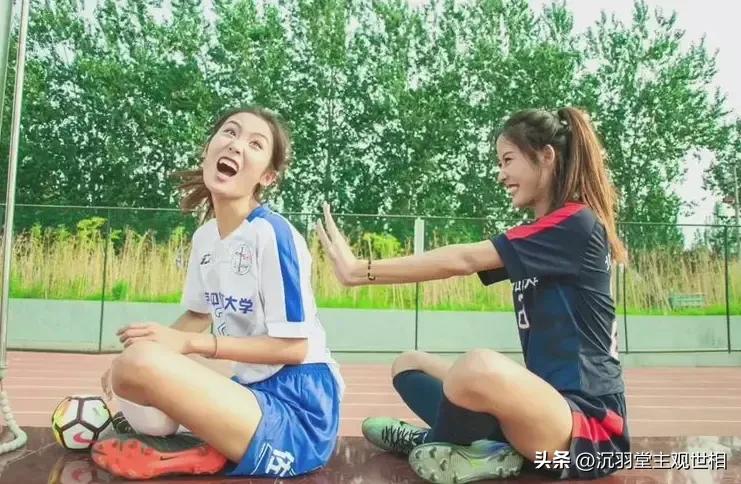 女足姜明佐颜值,姜明佐晒美照笑容甜美有梨涡