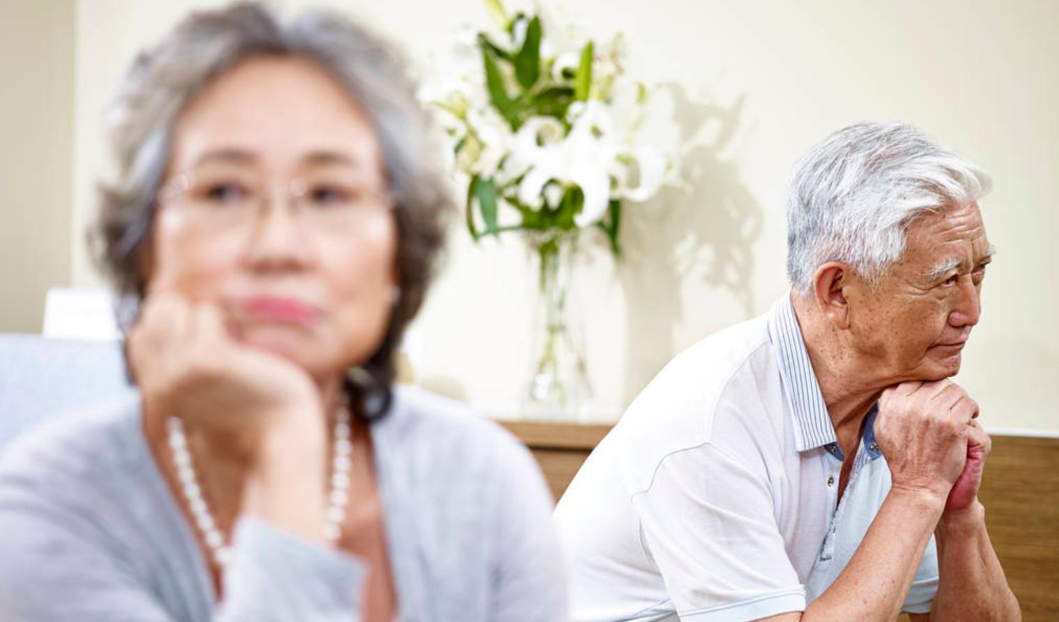 婴儿在自家门口被狗咬死,父母留孩子在家被狗咬死