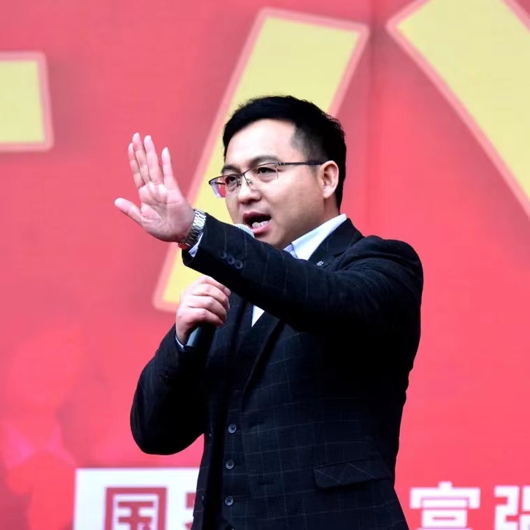 范县一中96级优秀校友著名励志专家房善朝来范县一中参观