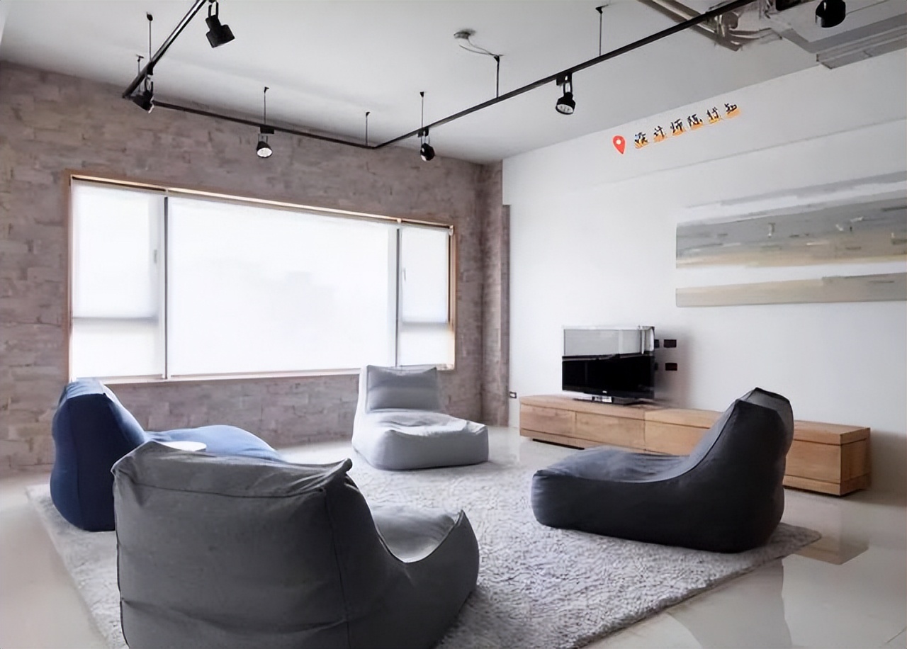 房子还没装修的客厅有必要装吗,装房子四房好还是三房好