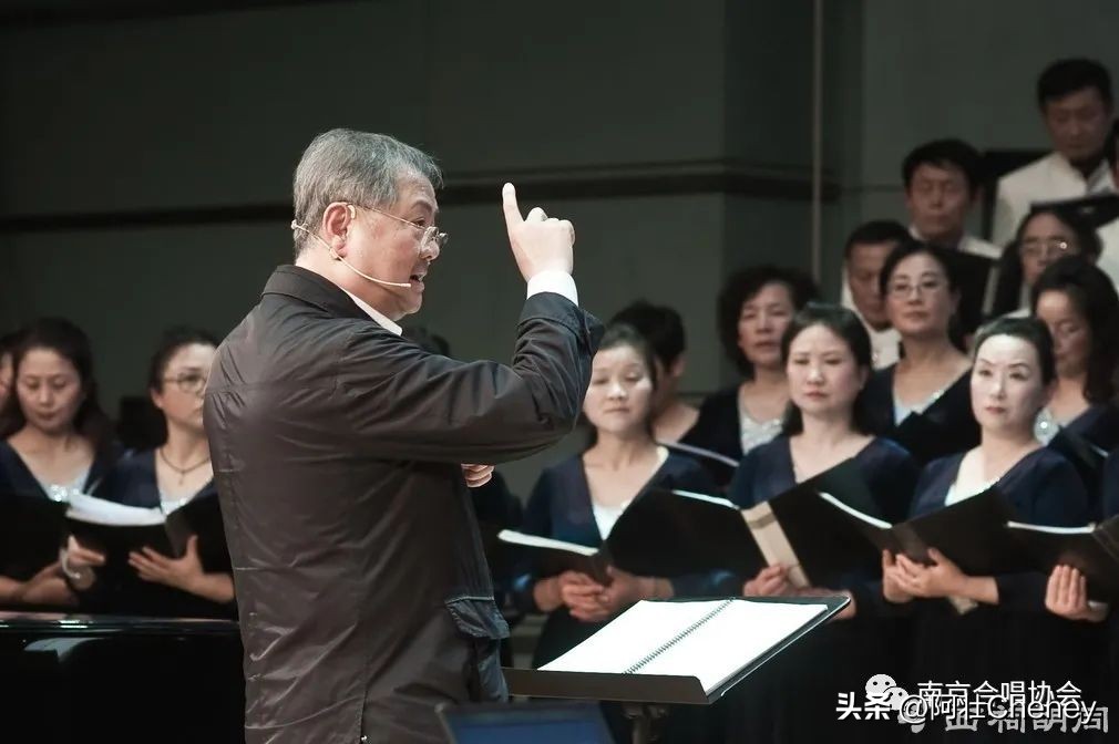 圆圆的足球儿歌,圆圆的足球