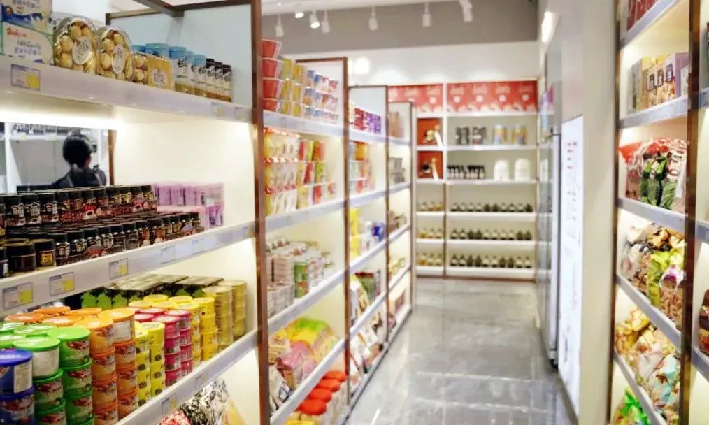 进口化妆品店卖的是正品吗,火车站卖高价商品合理吗