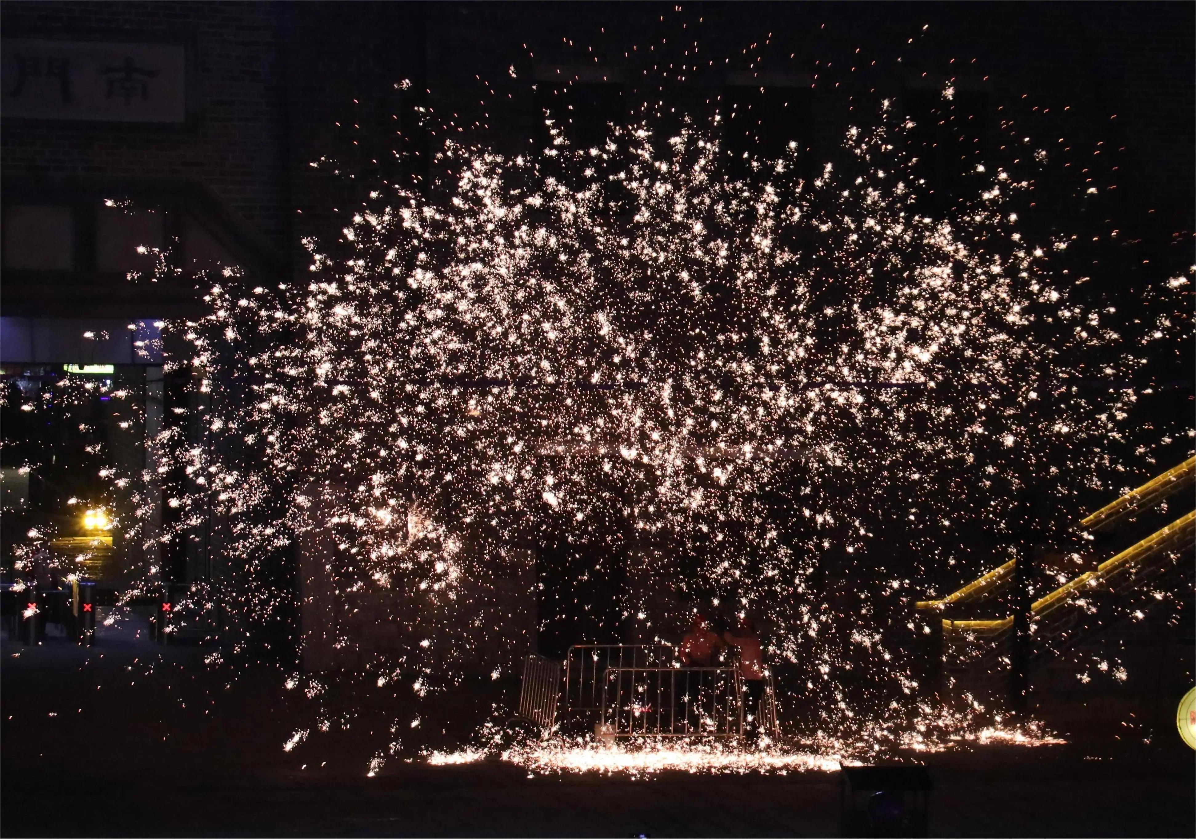 赏花灯庆元宵,赏花灯庆元宵英语