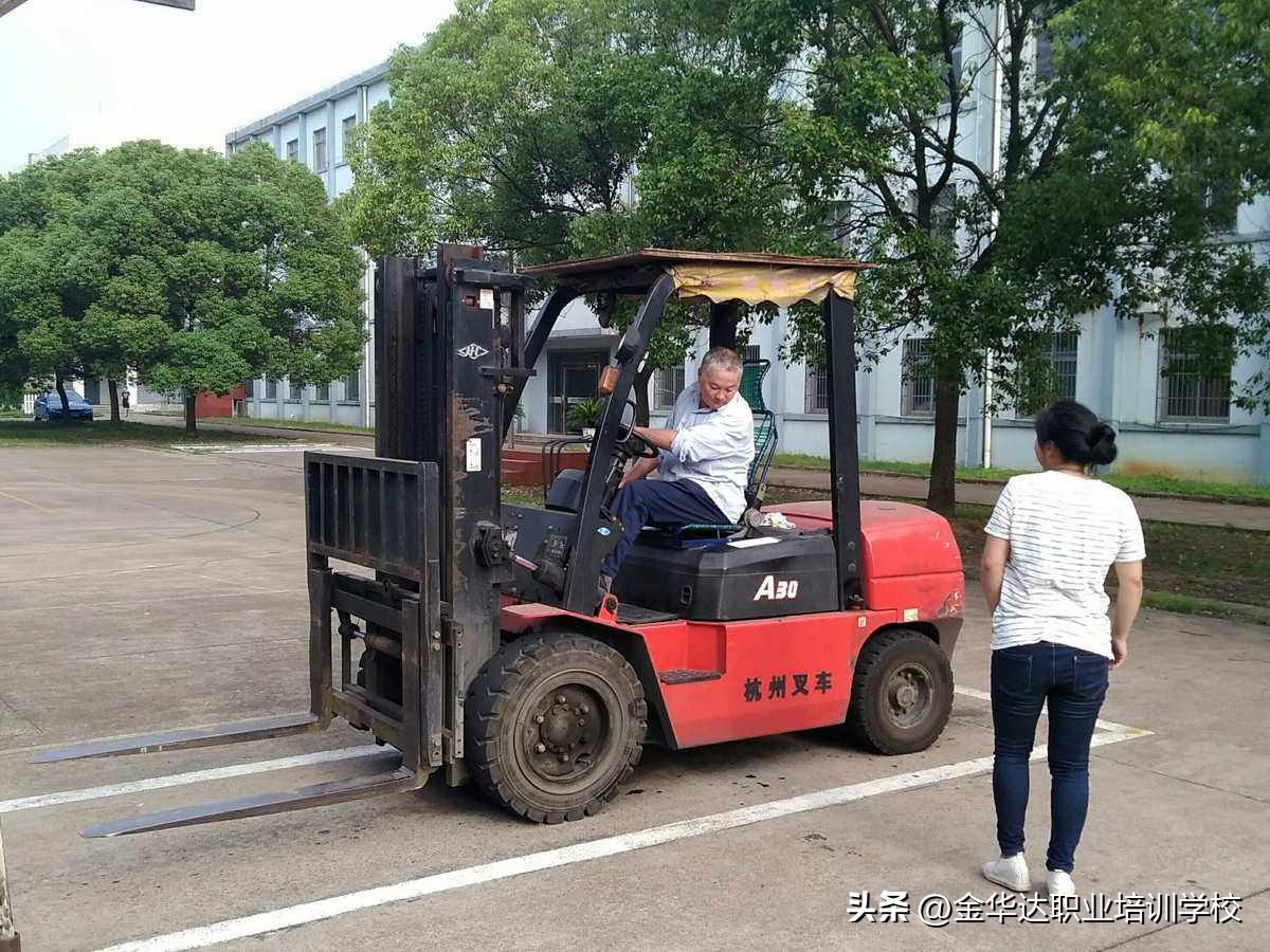 泉州地区叉车申请培训怎么操作,苏州叉车证技能培训