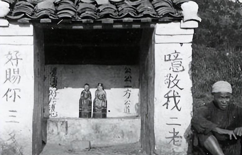 日军兽行照片:当着父亲的面玷污他女儿,临走还残忍割下妻子乳房