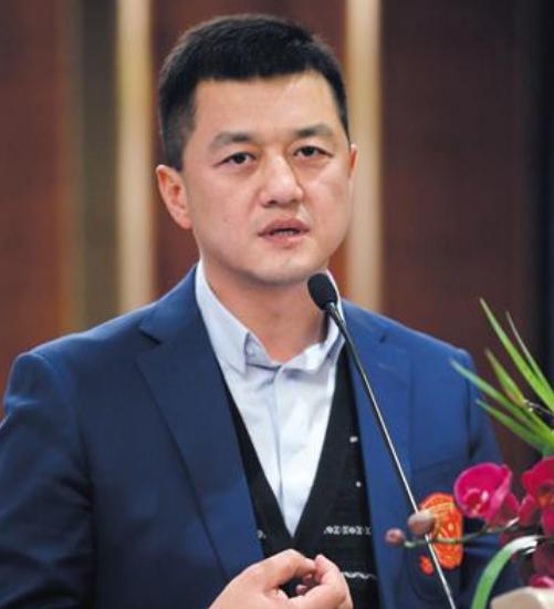 还钱无望？李亚鹏妻女开销大，金喜爱囤货，知情人道他被骗内幕