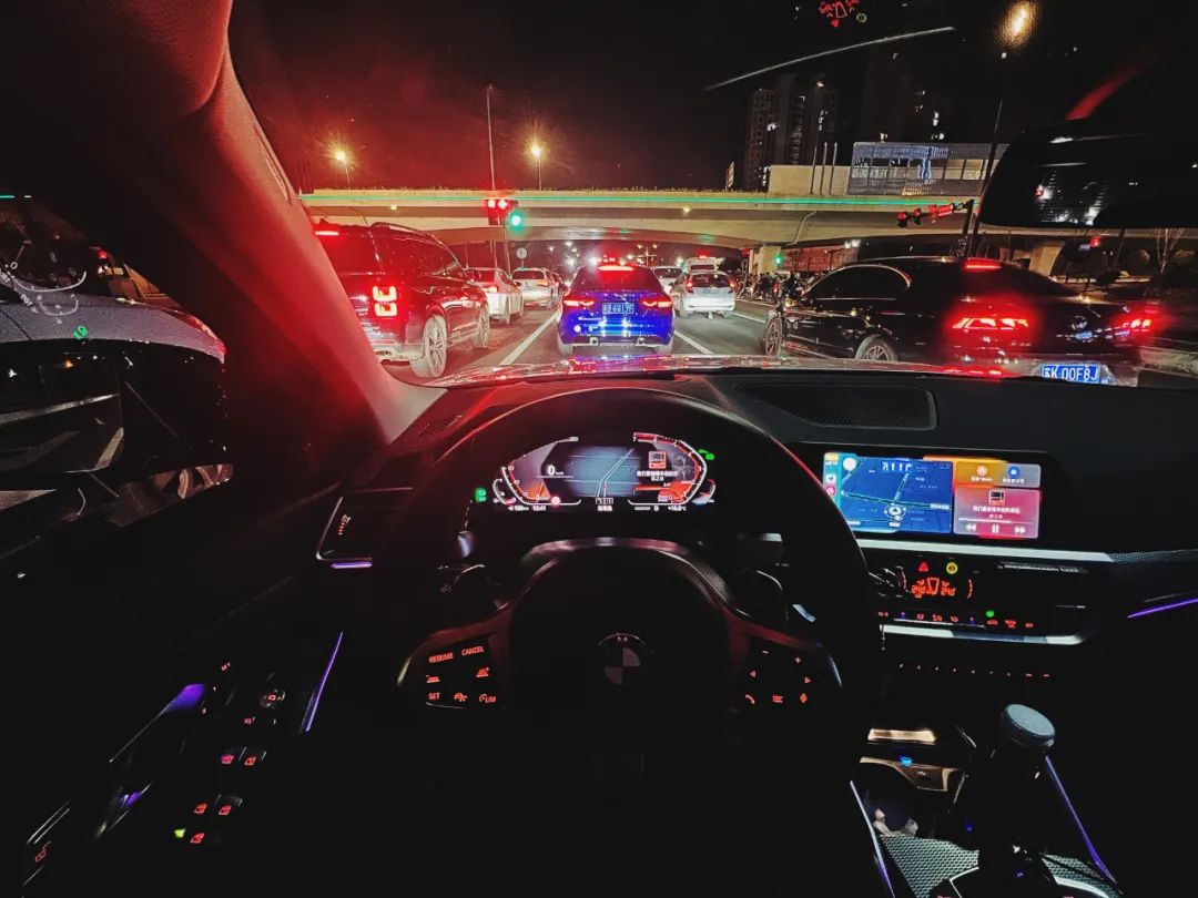 宝马三系330li驾驶感受,拥有一辆宝马三系的体验