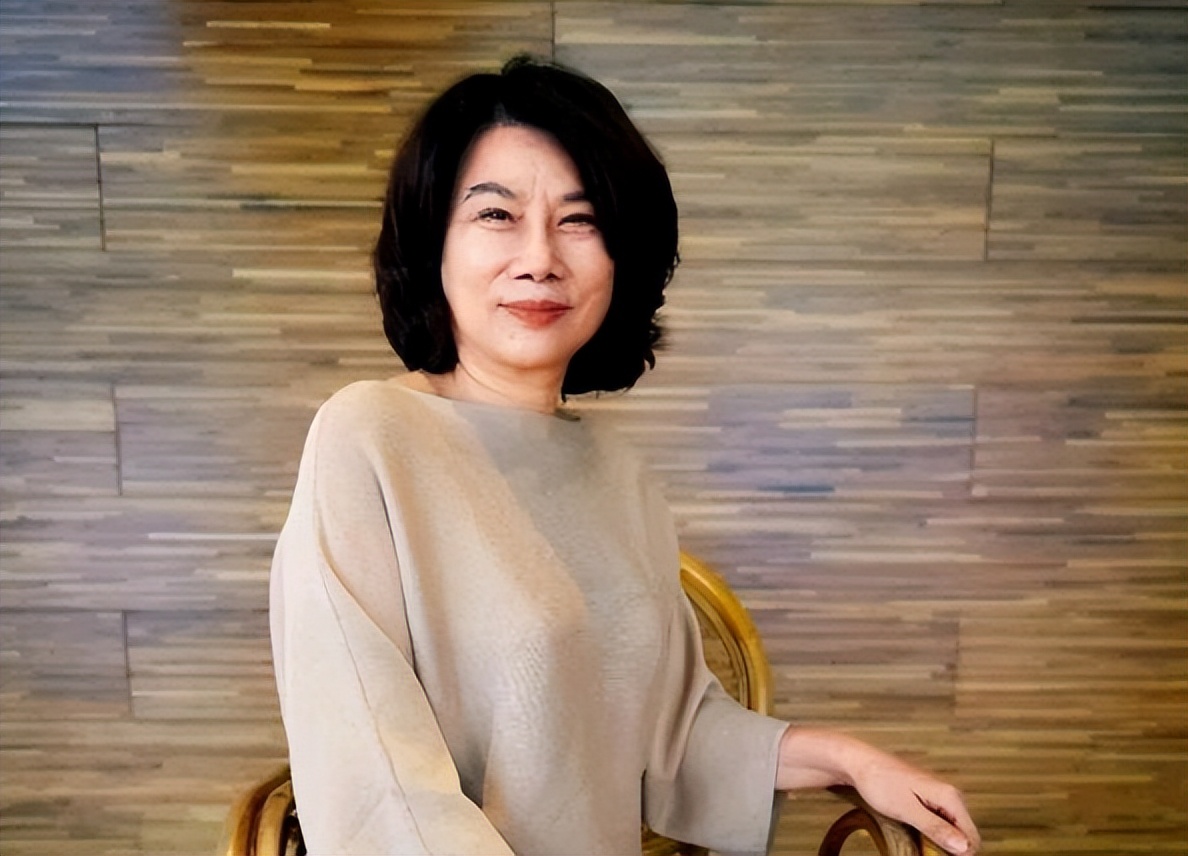 董明珠多少岁丧夫,董明珠30岁丧夫