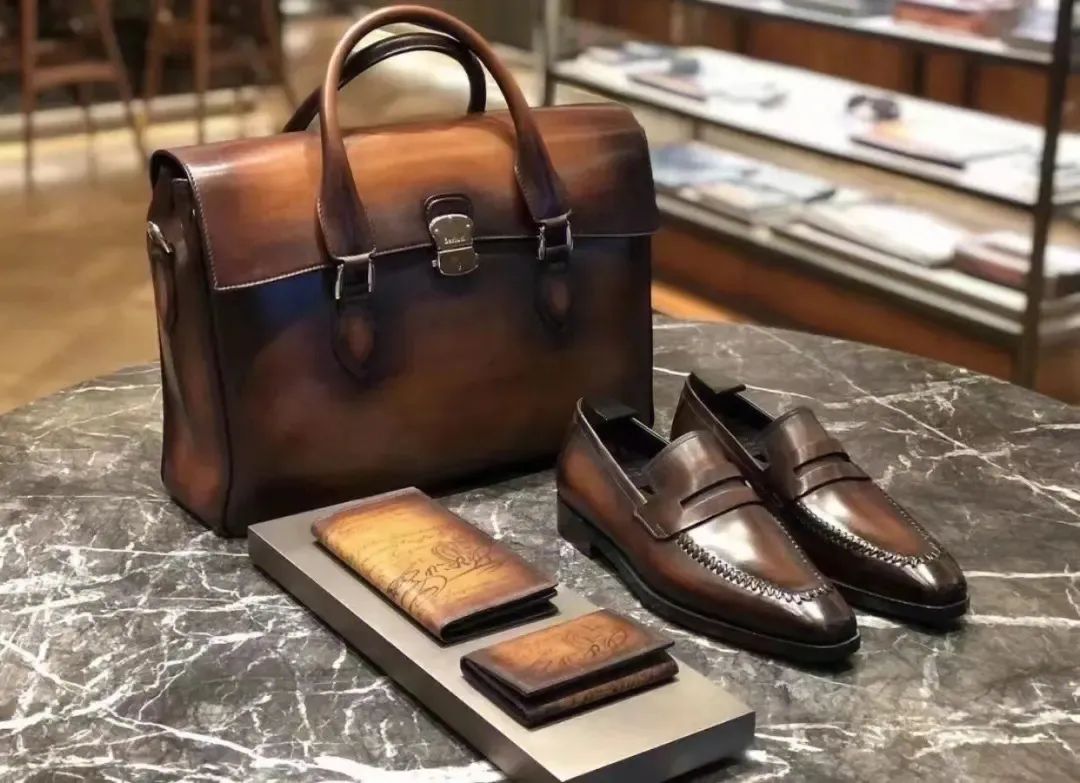 LV大老板来“加班”，竟没人敢穿高跟鞋？