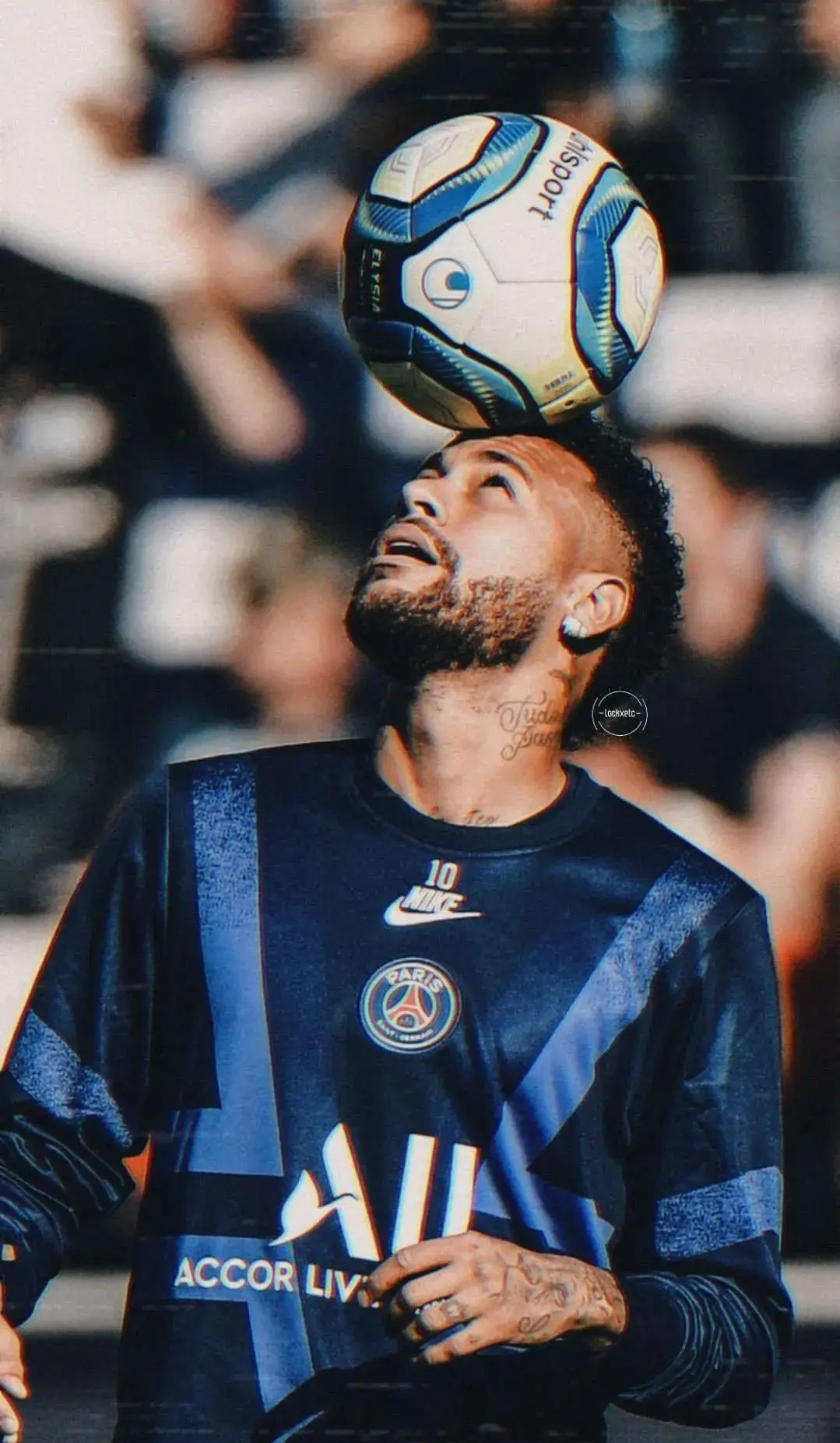 足球女王的抉择乐文,女王的抉择足球顾几