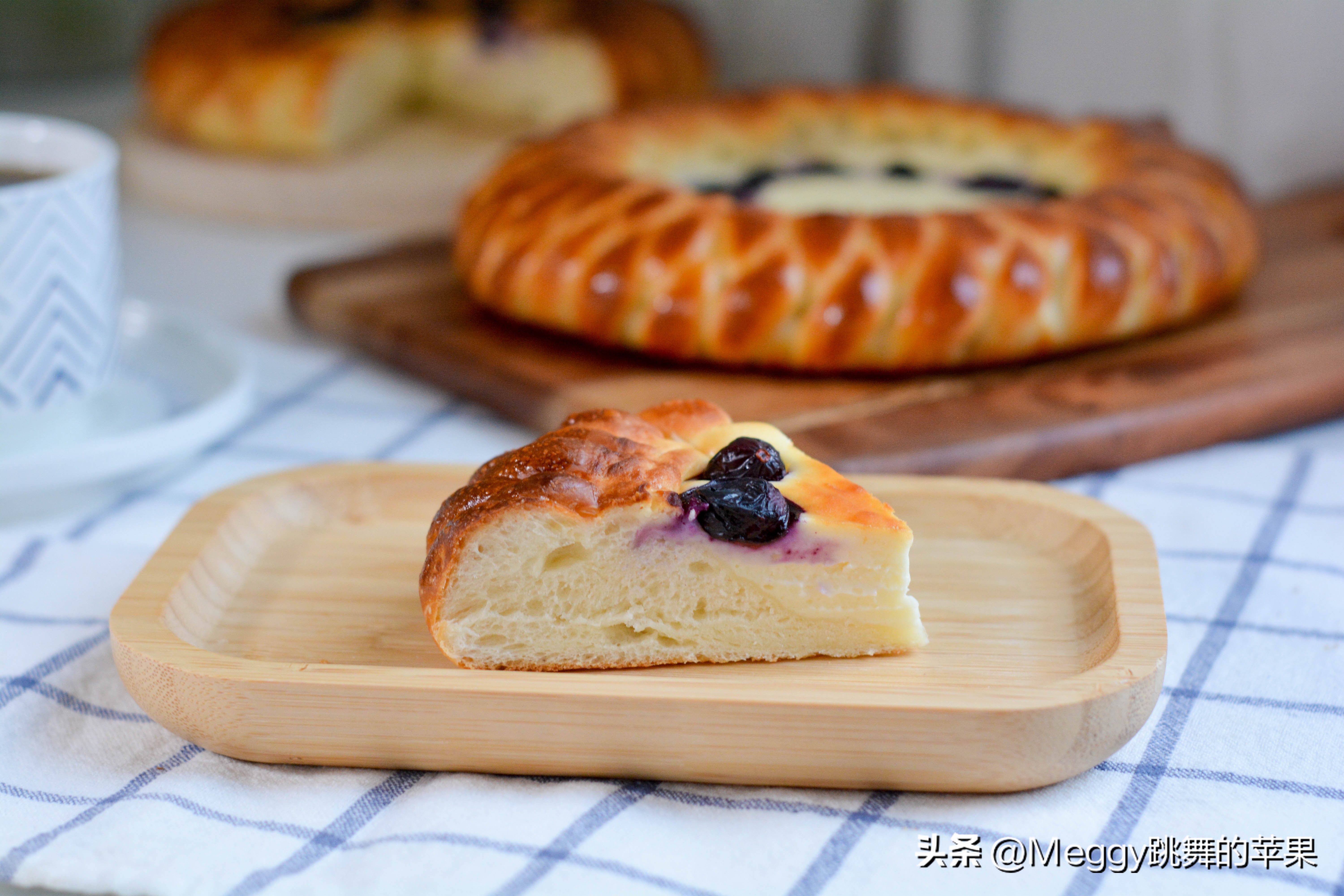 这个奶酪花环面包棒极了,颜值与美味并存,新年送礼可以有