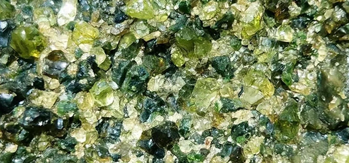 移居十年，捡到600多块河橄榄石，专家建议上交