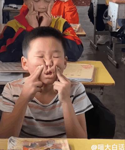 当富豪看到自己的国家队输球后...哈哈原来有钱人也会不高兴！