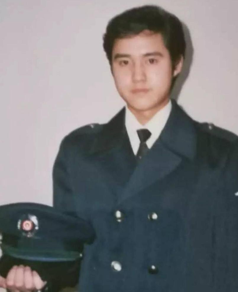 他18岁登上春晚一夜走红,他曾9次登上春晚舞台