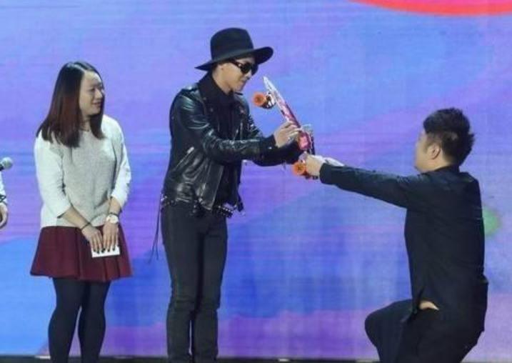 权志龙杨颖杜海涛颁奖典礼,权志龙杜海涛baby