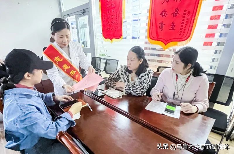 三八妇女节巾帼魅力绽芳华图片,情暖三八节巾帼绽芳华文章