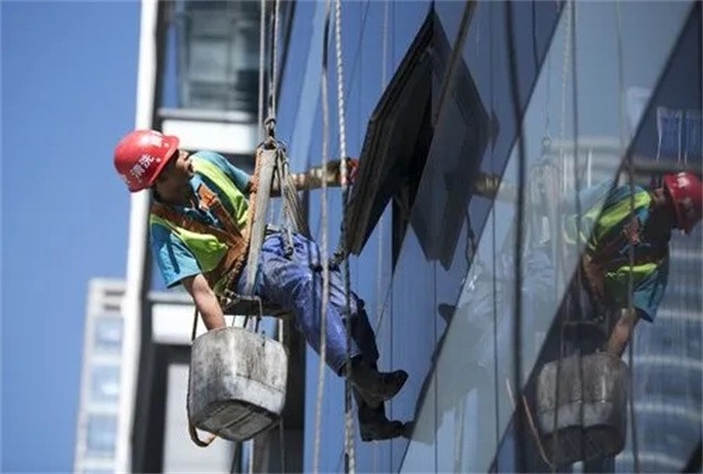 离死亡最近的职业,高空工作坠落死亡事件