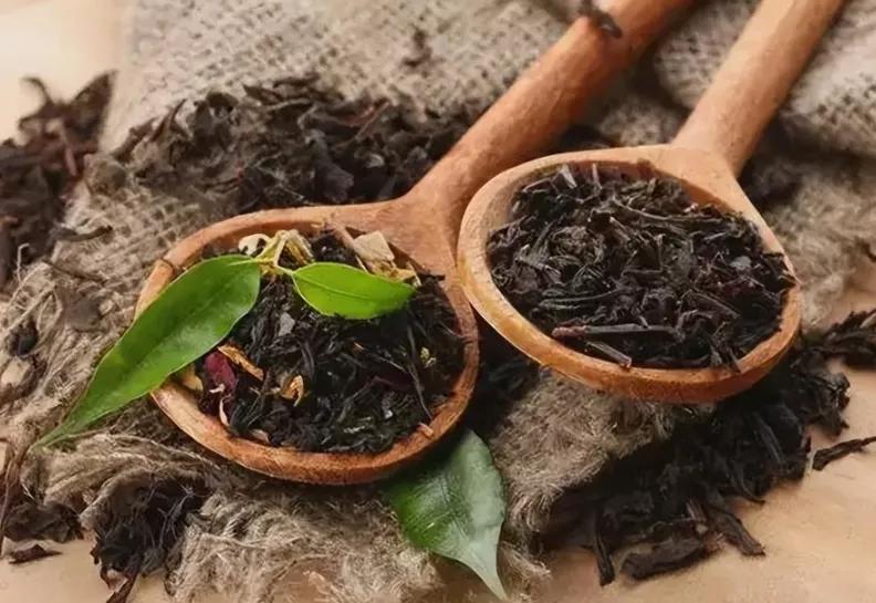 亲戚送礼一般都买什么礼品,亲戚家里请客送什么礼物