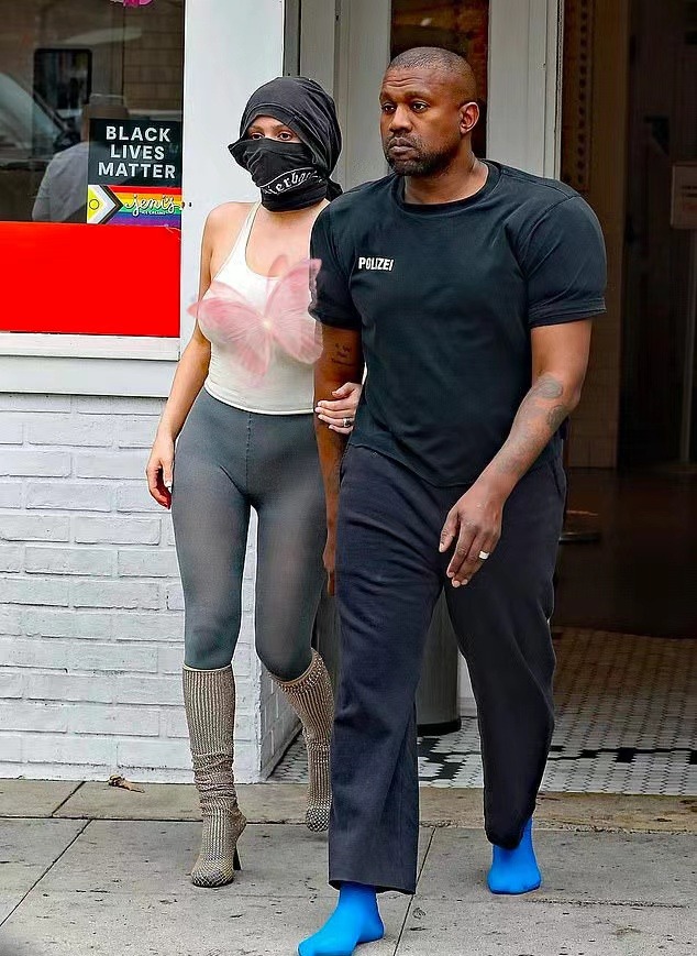 坎爷和24岁新欢出街秋裤,坎爷带妻子出门