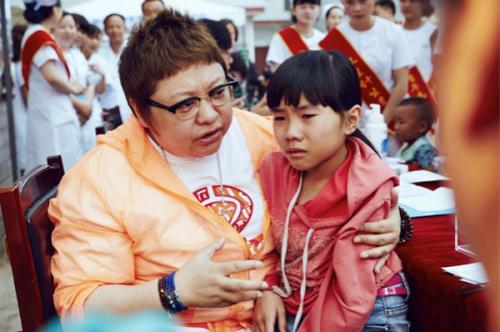 现在的韩红是怎样的一个人,明明可以靠实力却偏偏靠运气