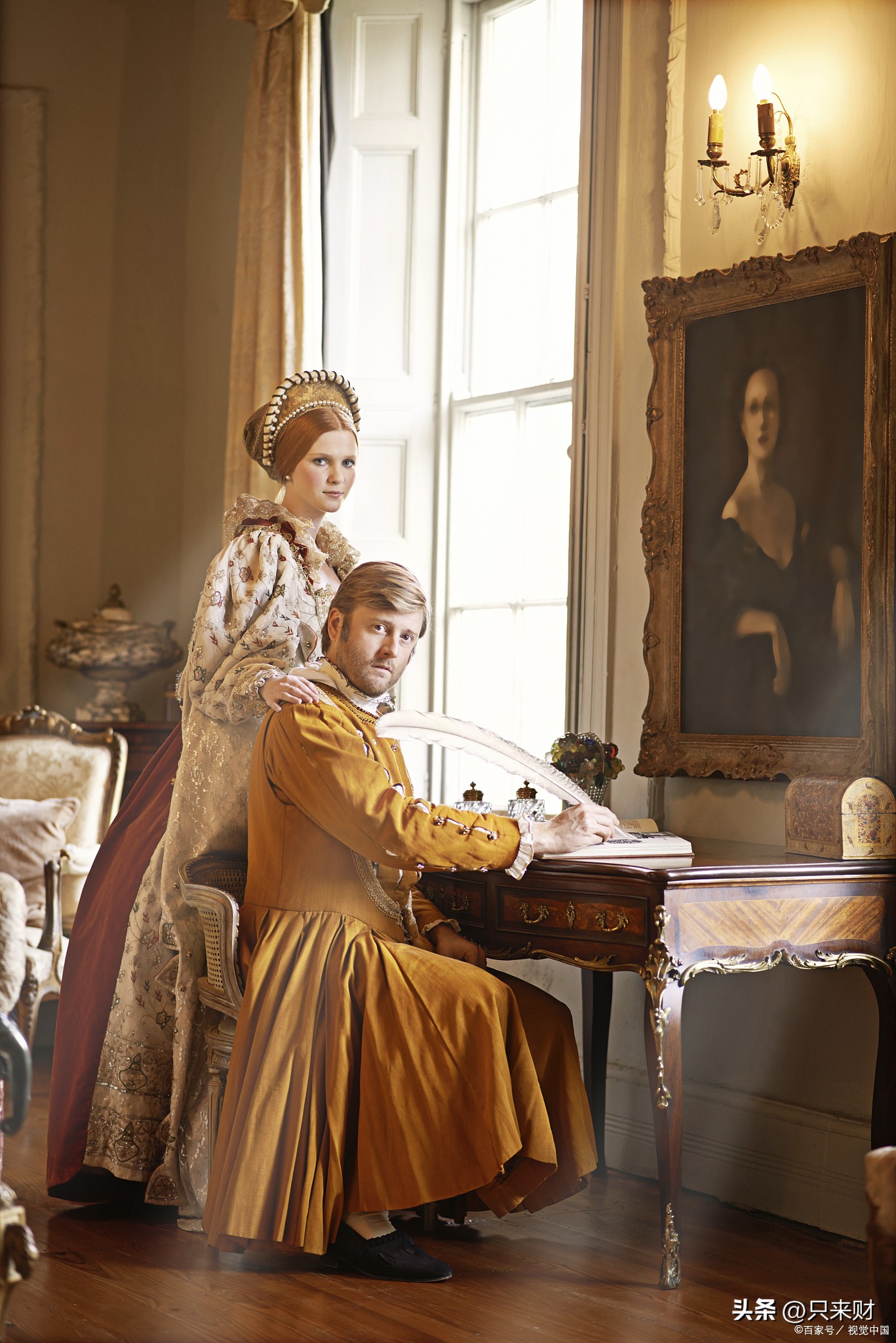 18世纪英国贵族女性穿的裙子,英国女士为什么要穿蓬蓬裙