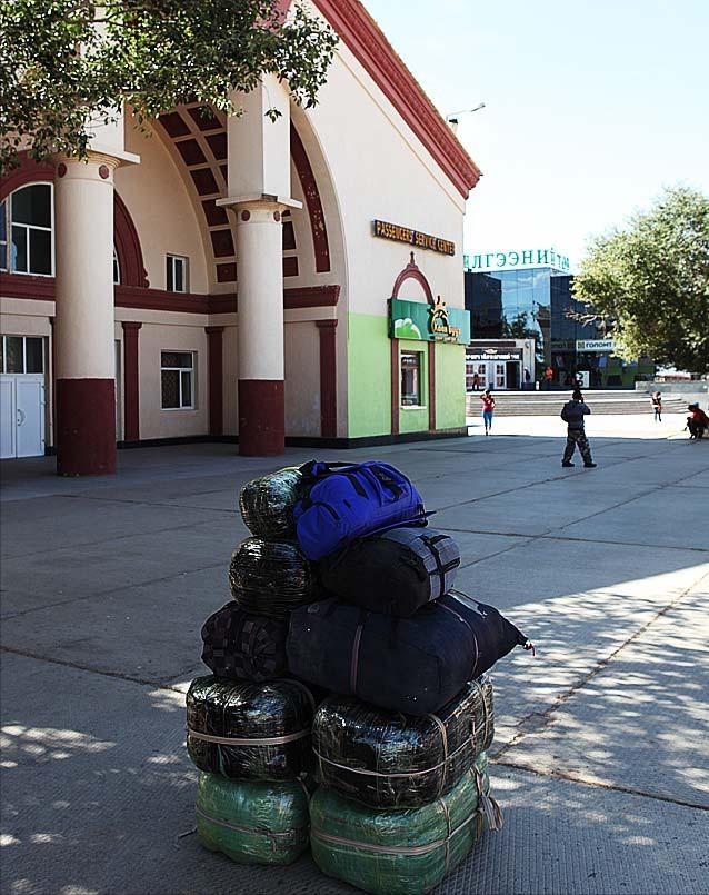 蒙古国距离中国的呼和浩特市多远,蒙古国离中国多少公里