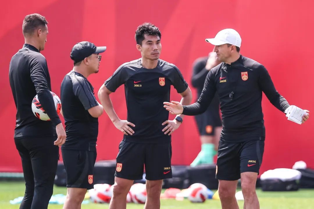 郑智国家队主帅,郑智致敬老队长视频