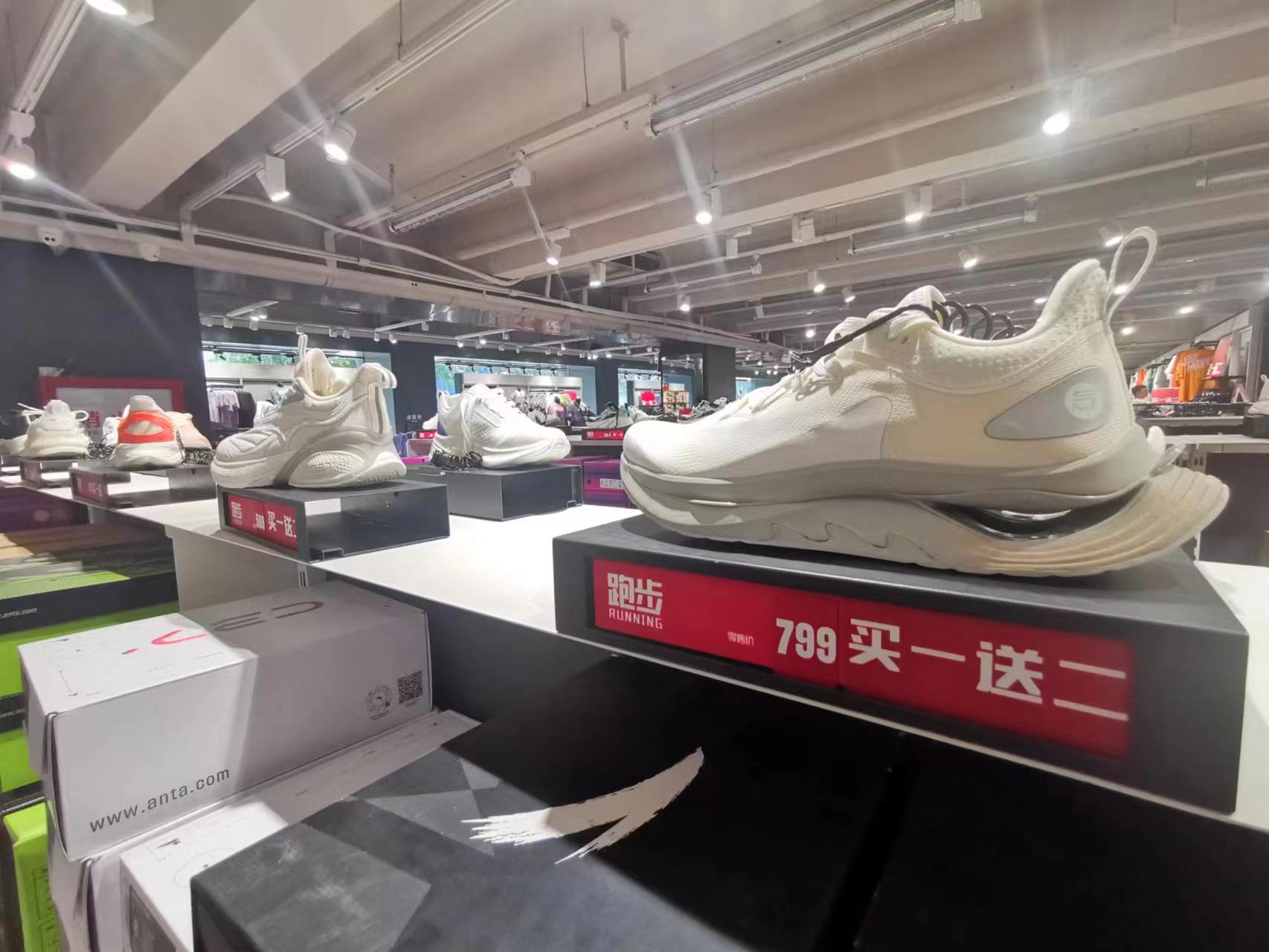 疫后的运动鞋服品牌折扣力度有多强？我们南下晋江探访安踏工厂店