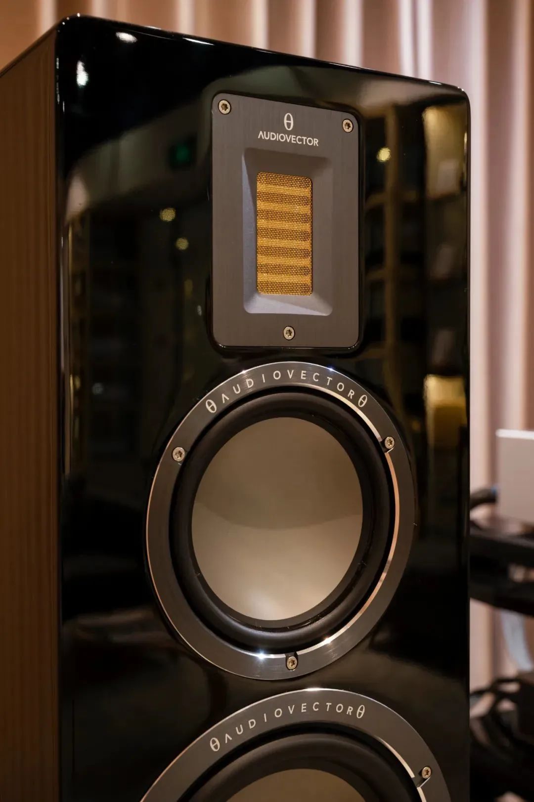 唯美而富有诗意！AudiaFlight歌匠FLS1/FLS4前后级