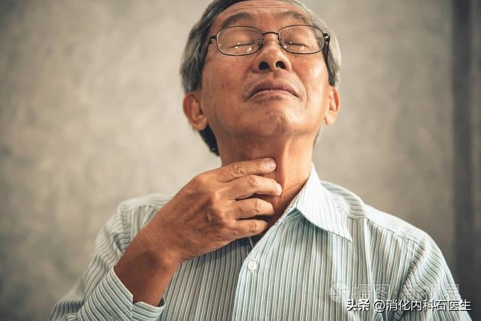 61岁男子咽痛,凌晨厕所晕倒被插管,医生:他差点被大便憋死