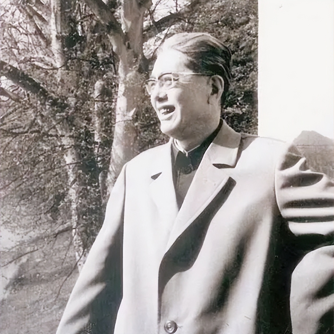 83年乔冠华逝世葬礼安排起争议，章含之提出三个要求，中央：同意