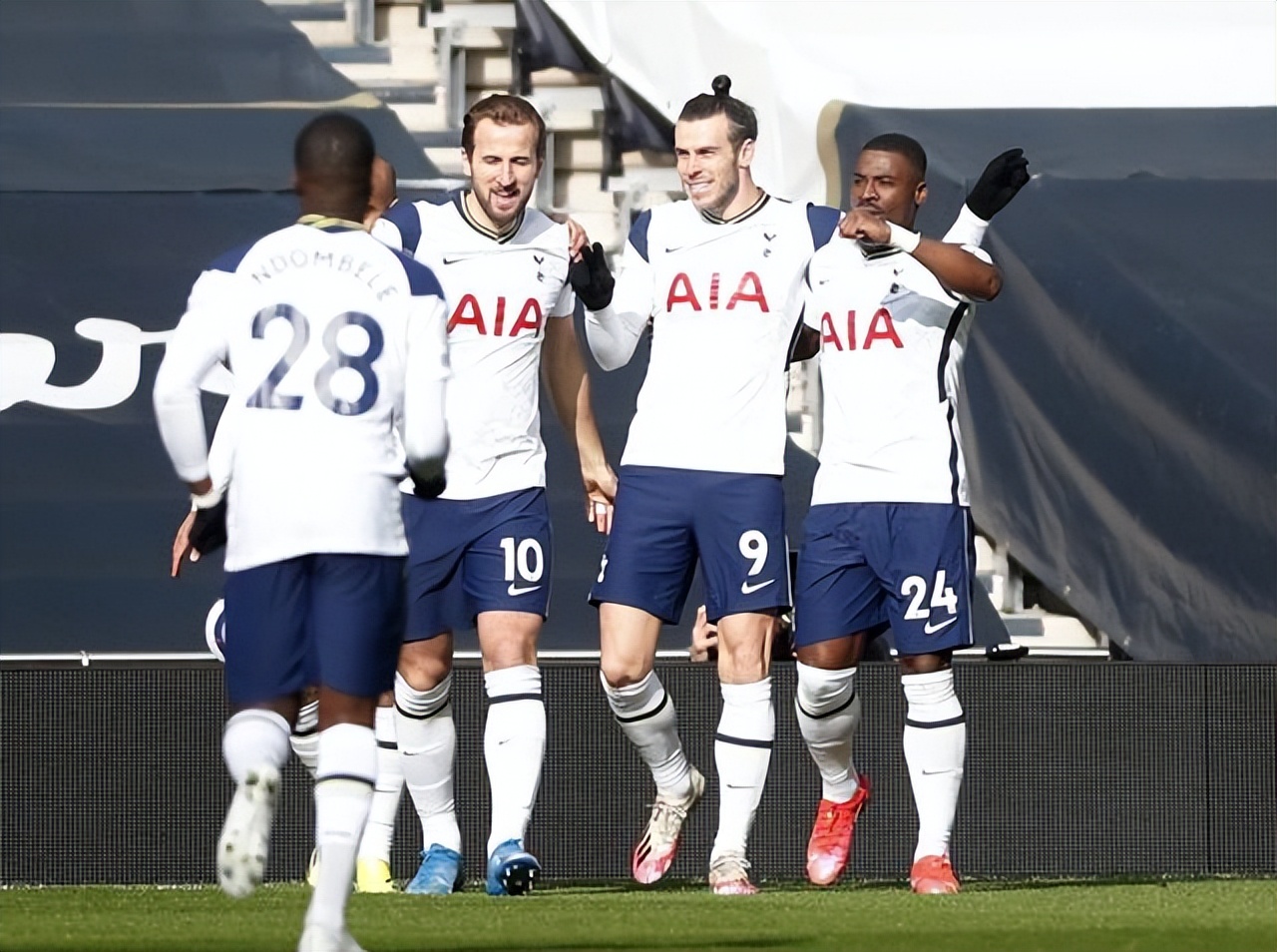 33岁贝尔5次欧冠,33岁的贝尔