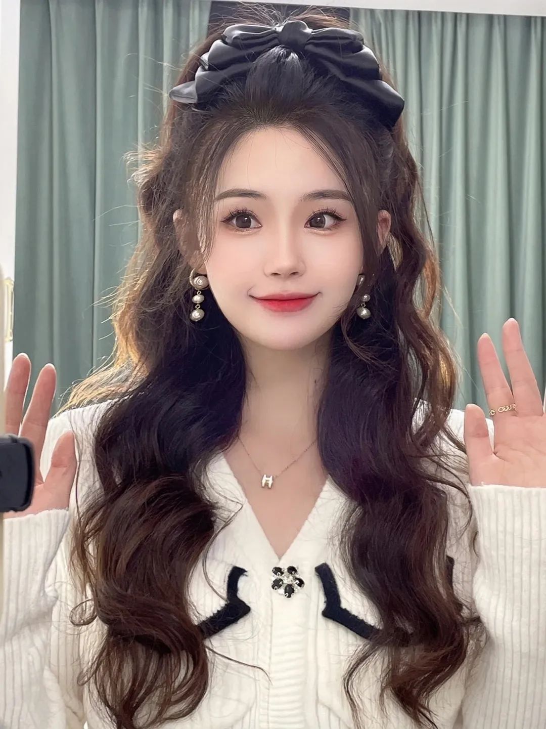 今年别再披头散发了三款减龄发型,秋冬季更适合有氛围感的发型