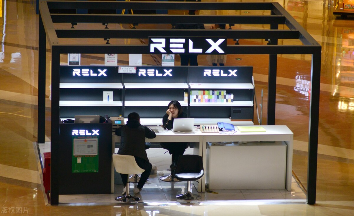 *子烟电**女王三年赚了3000亿，最后却败给了一张“A4纸”