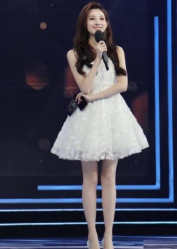 今年春晚主持人马凡舒个人简历,春晚主持人马凡舒收入