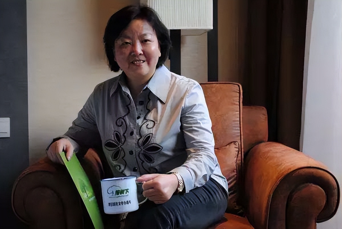 造中国人的谣，到美国去卖钱？方方武汉日记上架被骂惨了