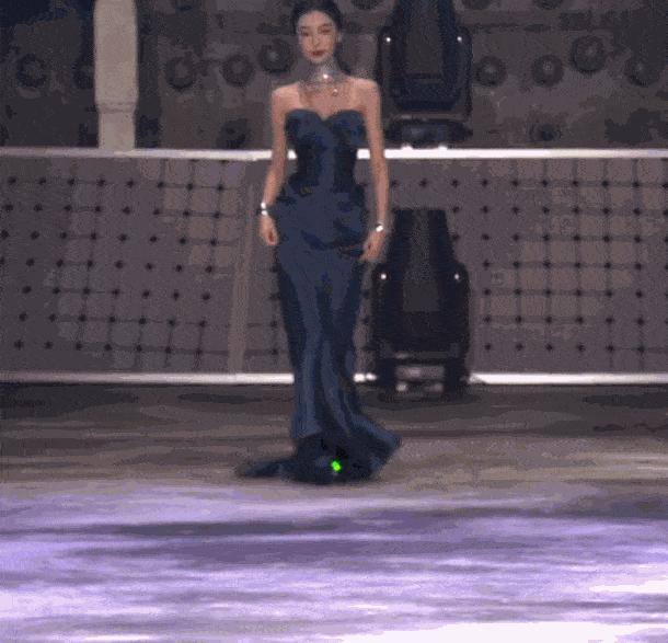 顶级网红逐梦娱乐圈，结果她被骂颜值太普通？