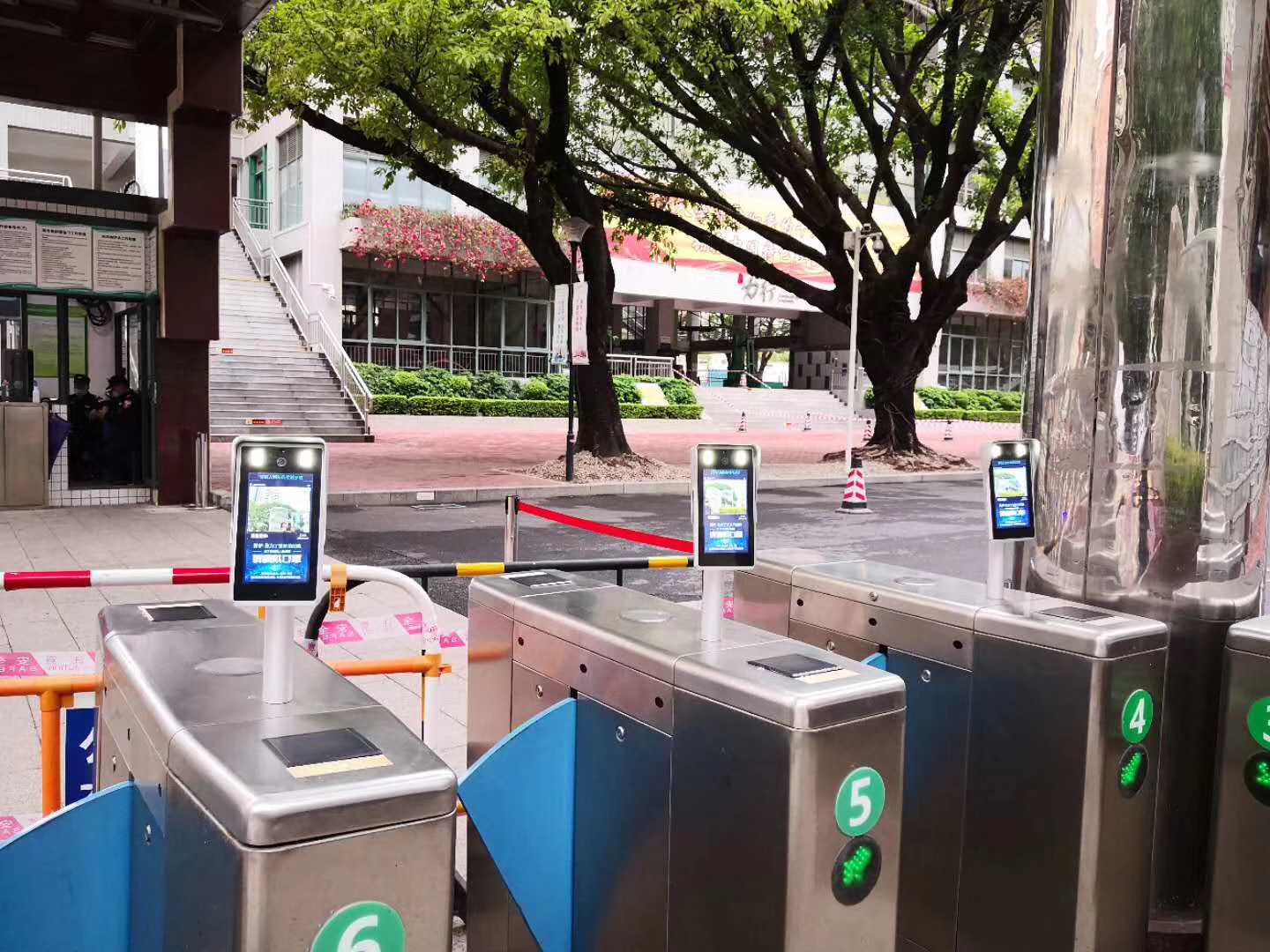 学校的人脸识别门禁全校通用吗,学校人脸识别门禁系统一套多少钱