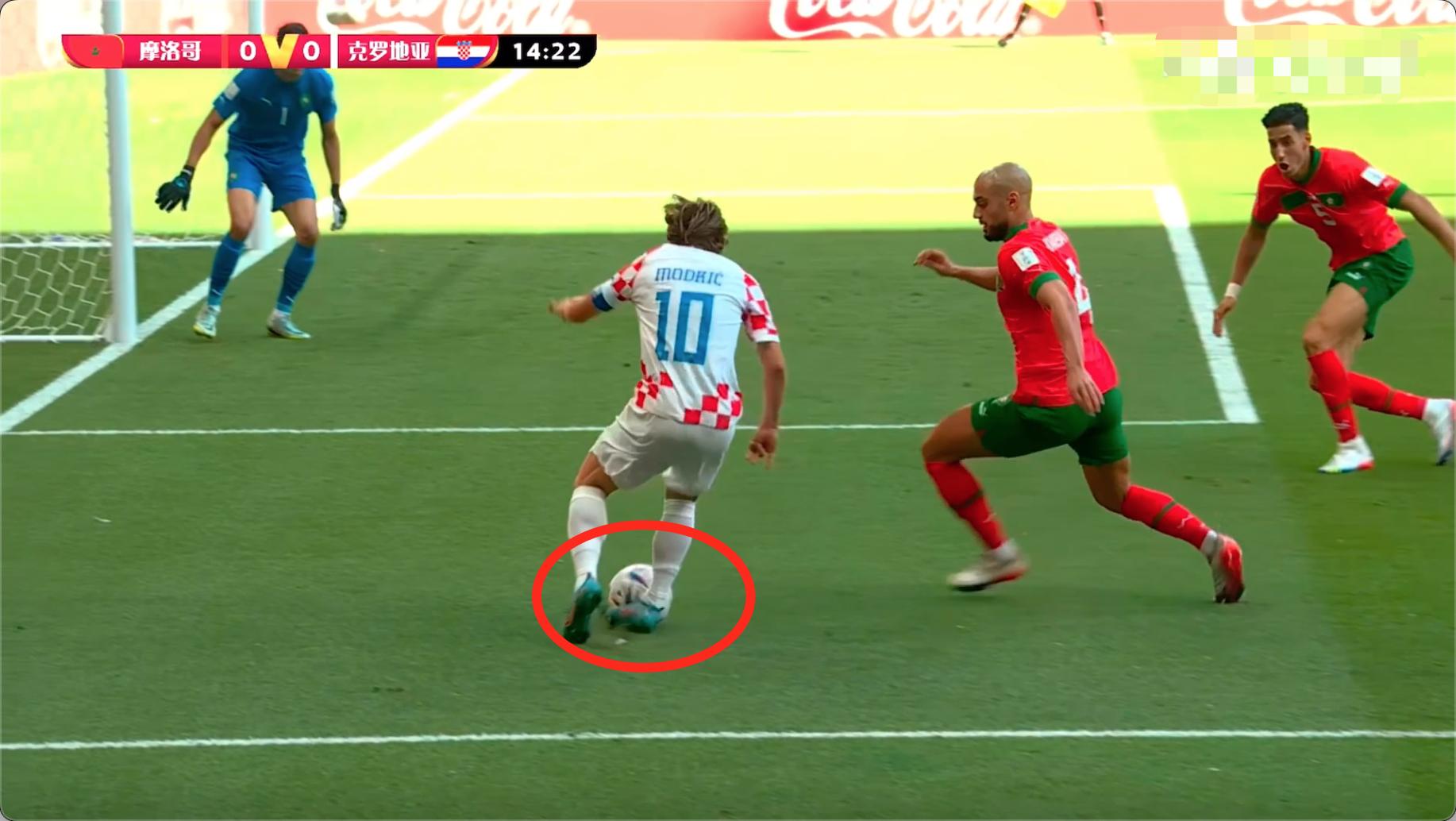 莫德里奇高难度传球击穿对手防线，前国脚感叹：看他踢球是一种享受