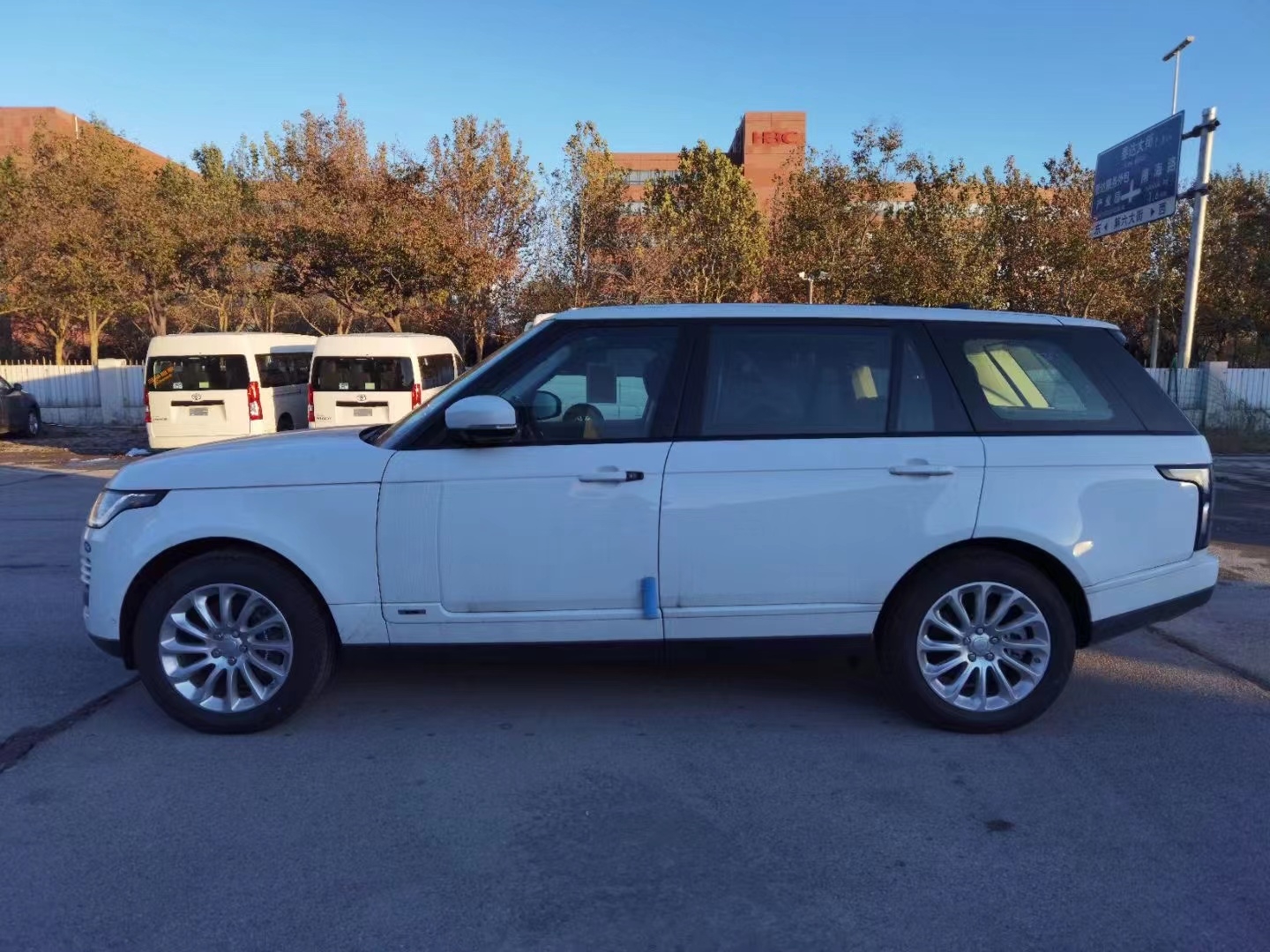 揽胜行政21款3.0t汽油vogue加长,22款路虎揽胜行政3.0报价