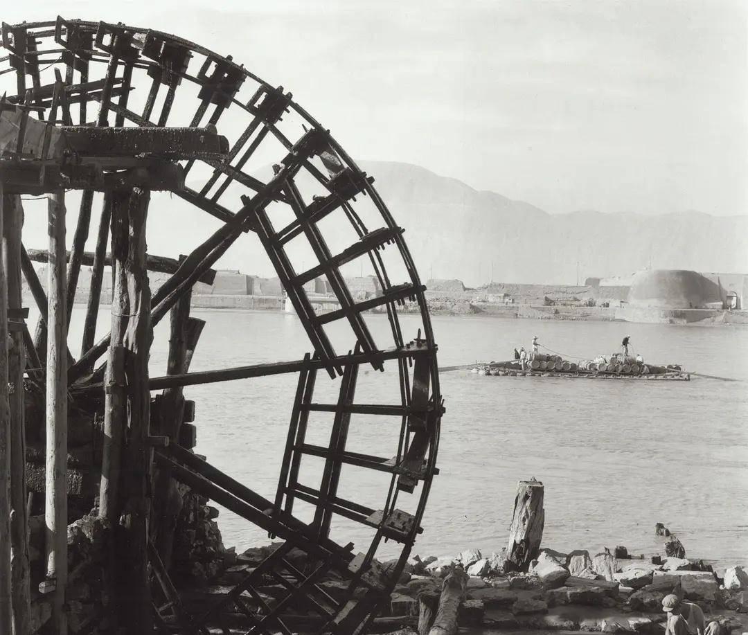 老照片:掠夺伊拉克黄金的美军,与德军合影的波兰*妓军**