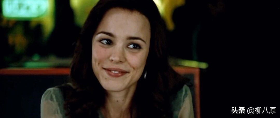 独特的空间连接方式,加上非线性时间线,创造出真实的角色情感